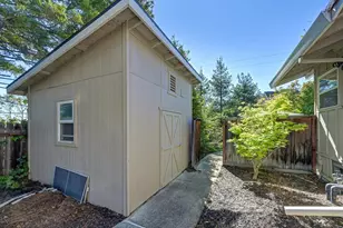 6730 Lakeview Dr, Carmichael, CA 95608 - Photo 11