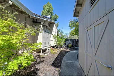 6730 Lakeview Drive, Carmichael, CA 95608 - Photo 45