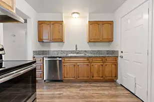 5200 Whittier Dr, Sacramento, CA 95820 - Photo 13