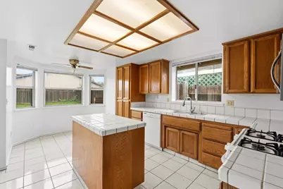 7170 Cloverleaf Way, Citrus Heights, CA 95621 - Photo 9