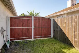 2300 Park E Dr, Modesto, CA 95351 - Photo 3