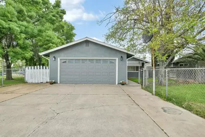 207 Park Avenue, Manteca, CA 95337 - Photo 1