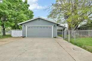 207 Park Ave, Manteca, CA 95337 - Photo 1