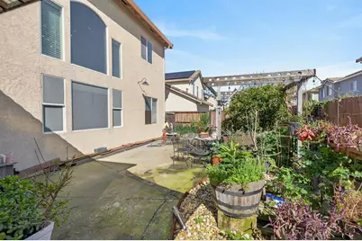 2033 Bastona Drive, Elk Grove, CA 95758 - Photo 55