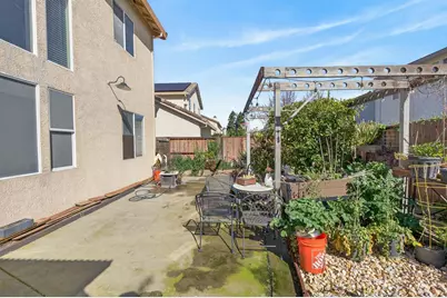 2033 Bastona Drive, Elk Grove, CA 95758 - Photo 51