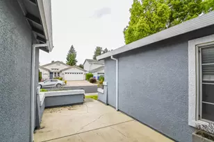10064 Oglethorpe Way, Elk Grove, CA 95624 - Photo 5
