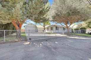 5664 Riverside Dr, Olivehurst, CA 95961 - Photo 3