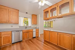950 Trestle Glen Way, Sacramento, CA 95831 - Photo 11