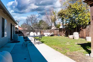 2062 Hastings Dr, Los Banos, CA 93635 - Photo 15