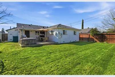 2111 Berg Avenue, Sacramento, CA 95822 - Photo 33