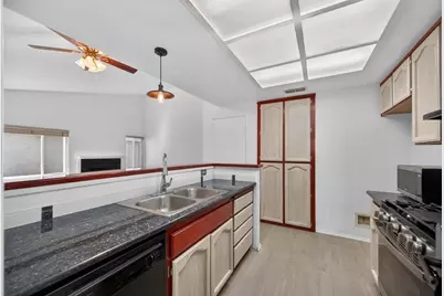 27 Waterfront Court, Sacramento, CA 95831 - Photo 11