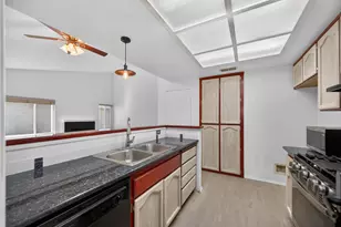 27 Waterfront Ct, Sacramento, CA 95831 - Photo 11