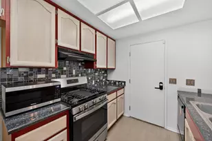 27 Waterfront Ct, Sacramento, CA 95831 - Photo 9