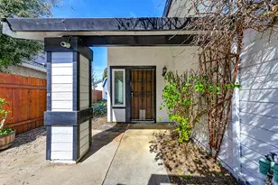 27 Waterfront Ct, Sacramento, CA 95831 - Photo 3