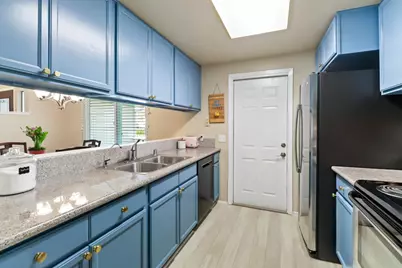 7392 Marani Way, Sacramento, CA 95831 - Photo 5