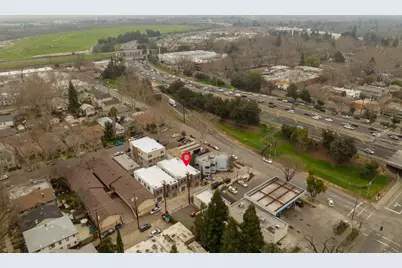 2821 Democracy Alley, Sacramento, CA 95816 - Photo 39