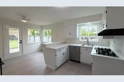 2032 Farnsworth Way, Rancho Cordova, CA 95670 - Photo 5