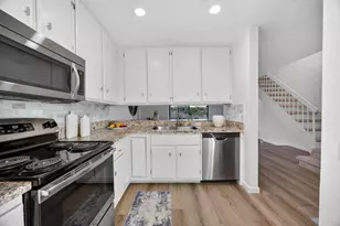 2290 Woodside Ln, Sacramento, CA 95825 - Photo 11