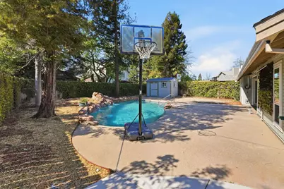 9260 Whittemore Drive, Elk Grove, CA 95624 - Photo 49