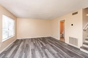 5736 Shadow Creek Dr, Sacramento, CA 95841 - Photo 9