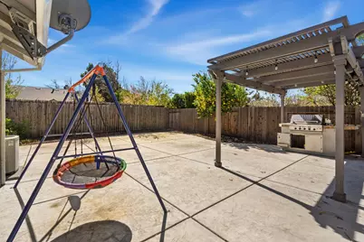 8248 Cliffe Way, Sacramento, CA 95828 - Photo 23