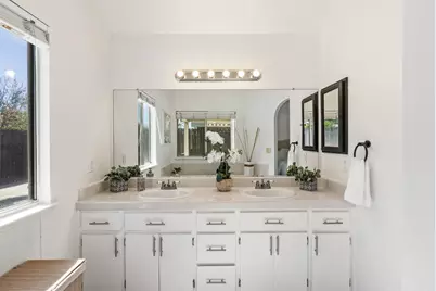 8248 Cliffe Way, Sacramento, CA 95828 - Photo 15