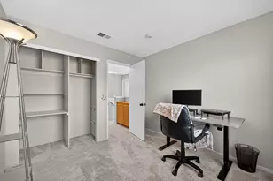 9425 Laguna Pointe Way, Elk Grove, CA 95758 - Photo 17