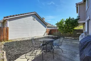9425 Laguna Pointe Way, Elk Grove, CA 95758 - Photo 27