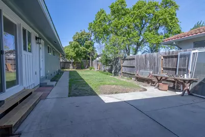 39 W Fulton Street, Stockton, CA 95204 - Photo 27