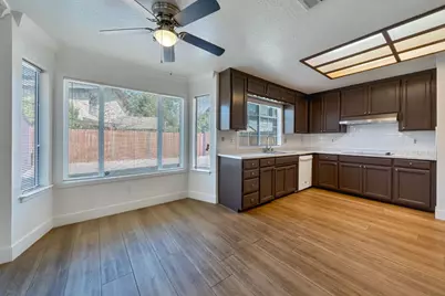 8908 Liscarney Way, Sacramento, CA 95828 - Photo 11