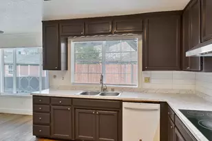 8908 Liscarney Way, Sacramento, CA 95828 - Photo 15