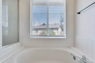 8908 Liscarney Way, Sacramento, CA 95828 - Photo 25