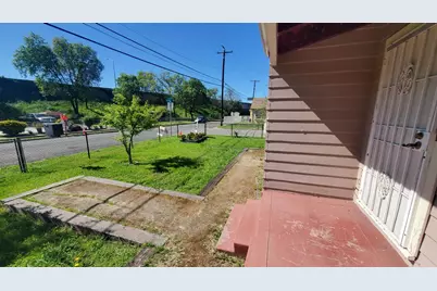 2027 W Acacia Street, Stockton, CA 95203 - Photo 15