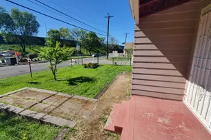 2027 W Acacia St, Stockton, CA 95203 - Photo 15