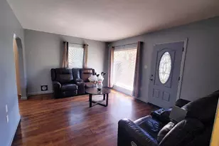 2027 W Acacia St, Stockton, CA 95203 - Photo 3