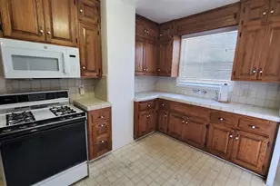 2027 W Acacia St, Stockton, CA 95203 - Photo 5