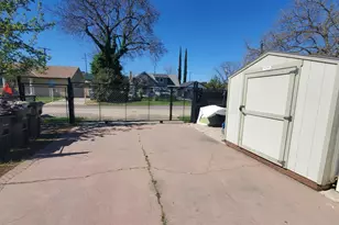 2027 W Acacia St, Stockton, CA 95203 - Photo 13