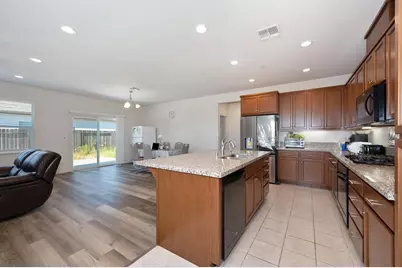 7905 Springarden Way, Sacramento, CA 95828 - Photo 9