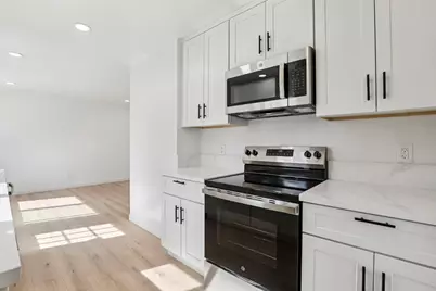 6028 Hollyhurst Way, Sacramento, CA 95823 - Photo 15