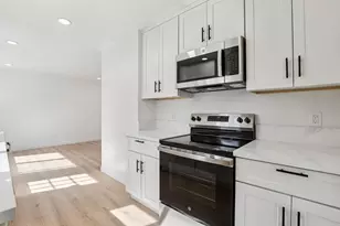 6028 Hollyhurst Way, Sacramento, CA 95823 - Photo 15