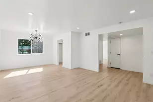 6028 Hollyhurst Way, Sacramento, CA 95823 - Photo 9