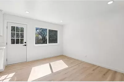 6028 Hollyhurst Way, Sacramento, CA 95823 - Photo 17