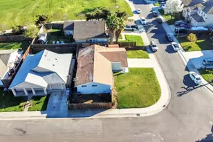 7517 Addison Way, Sacramento, CA 95822 - Photo 33