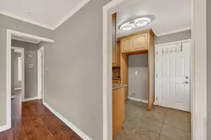 5225 Gordon Dr, Sacramento, CA 95824 - Photo 9