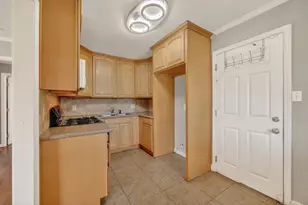 5225 Gordon Dr, Sacramento, CA 95824 - Photo 13