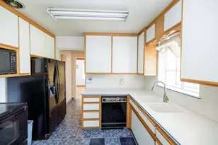 1305 Oakwood Dr, Modesto, CA 95350 - Photo 15