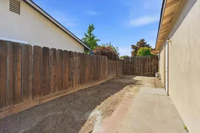 2433 Kildare Lane, Modesto, CA 95354 - Photo 35
