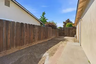 2433 Kildare Ln, Modesto, CA 95354 - Photo 35