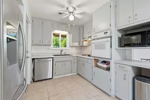 2433 Kildare Ln, Modesto, CA 95354 - Photo 9