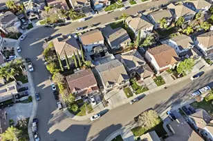 2403 Clemente Ln, Tracy, CA 95377 - Photo 37